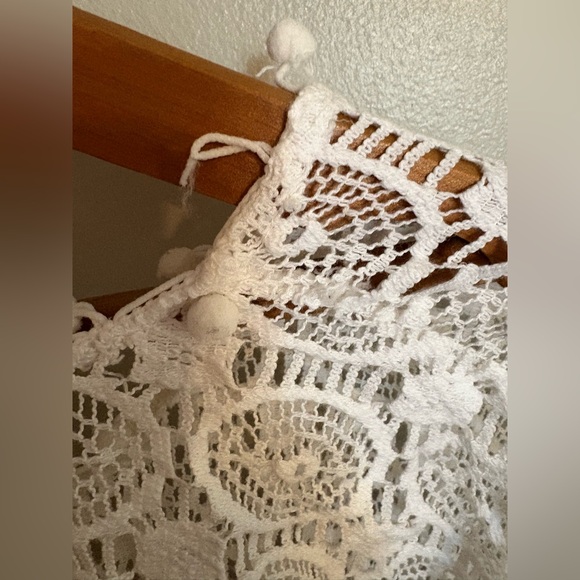 White embellished cover with scoop neck and flutter sleeves - Picture 5 of 10